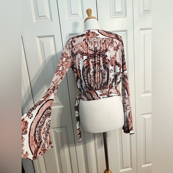 FREE PEOPLE FIONA PAISLEY WRAP TOP (Soft) W/ DEEP V NECK & BELL SLEEVES Sz XS - Picture 9 of 11